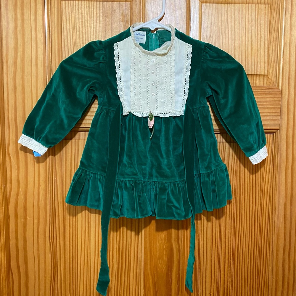 Girls Green Victorian Velvet Dress with Lace Collar (2T)